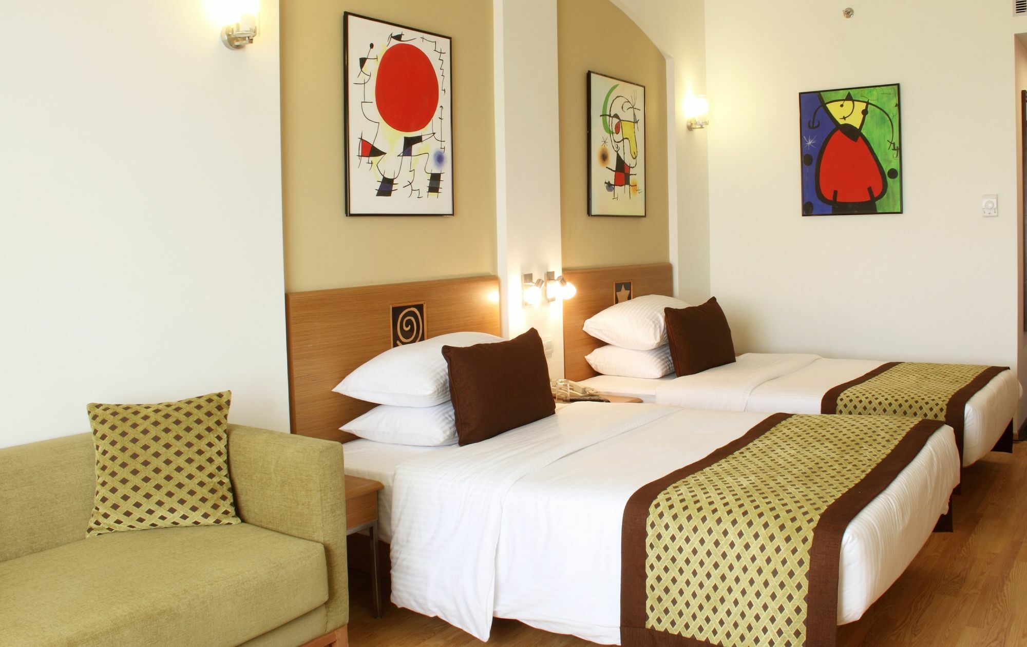 Lemon Tree Hotel Electronics City Bangalore Buitenkant foto